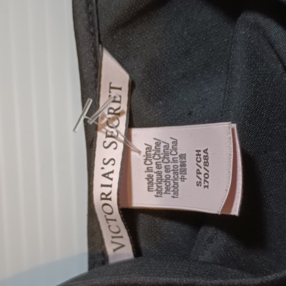 Victoria's Secret Black Velvet Ruffle Spaghetti Strap Cami A22 - Picture 2 of 6